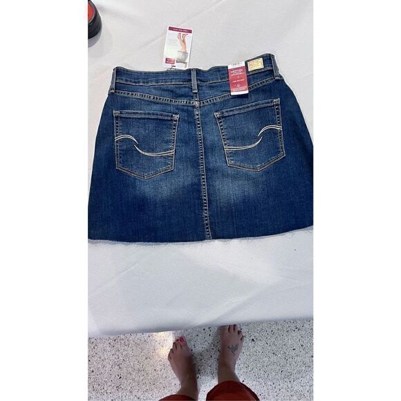Levi's Womens Raw Edge Straight Denim Jean Mini Skirt Blue Medium Wash Size 8 - Picture 7 of 12